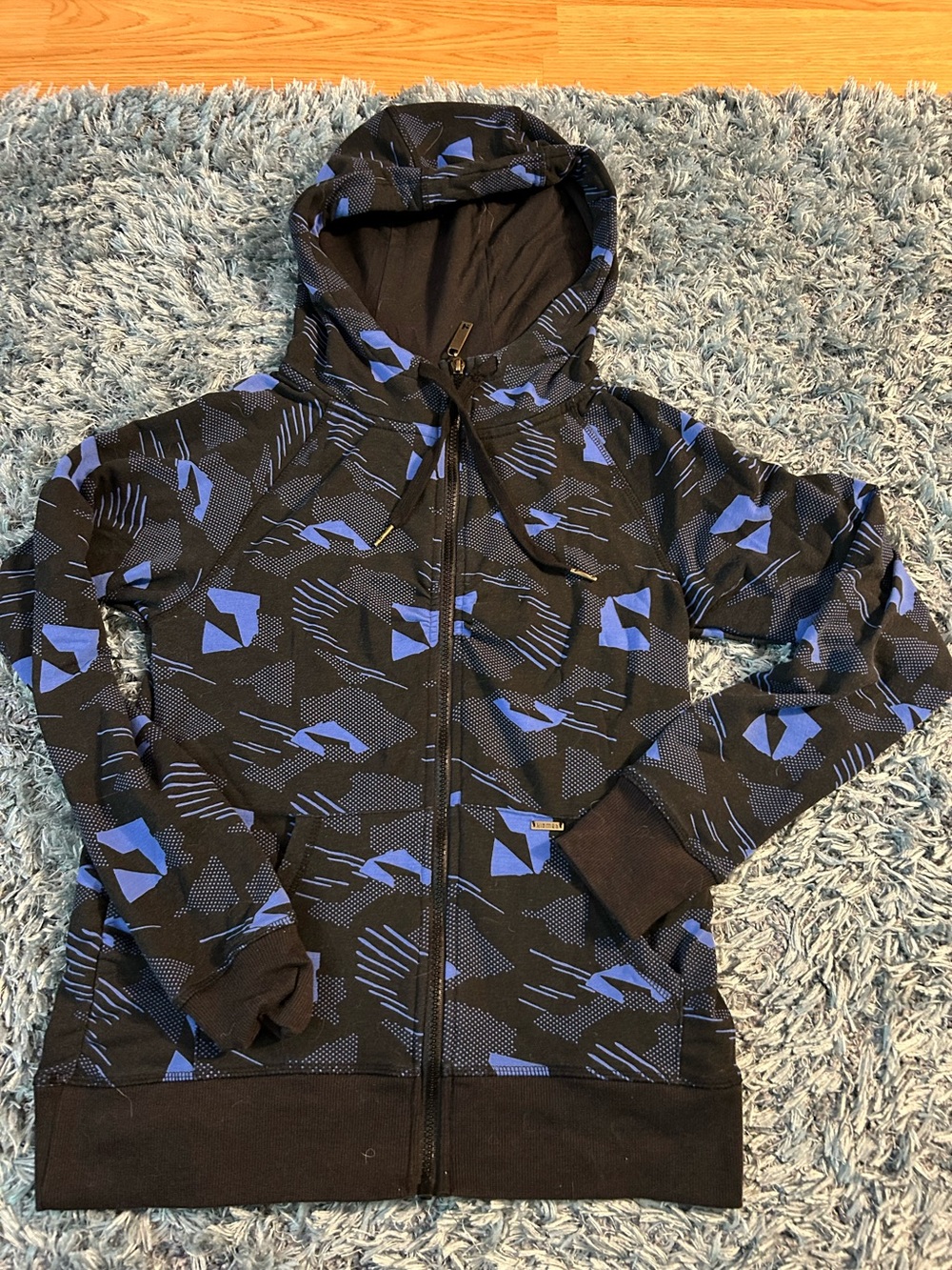 Kismet Women’s Blue & Black Geometric Zip-Up Hoodie